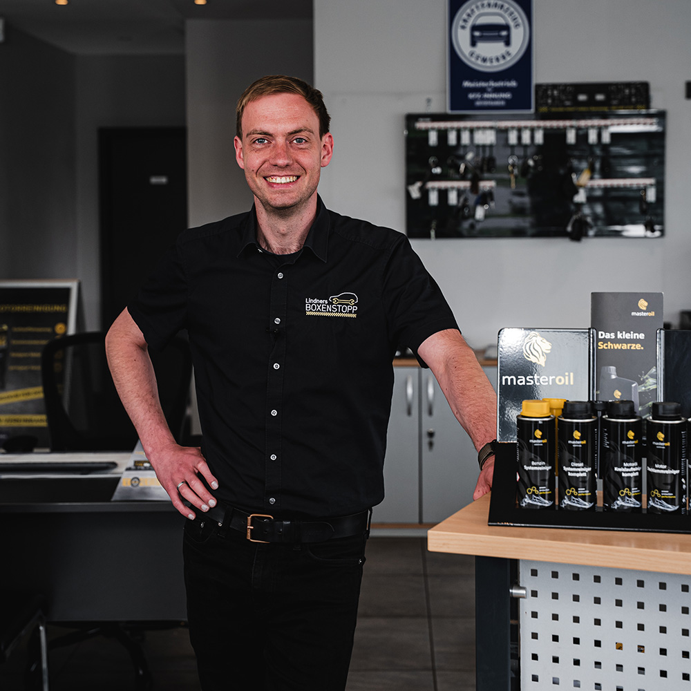 Servicetechniker macht eine Diagnose